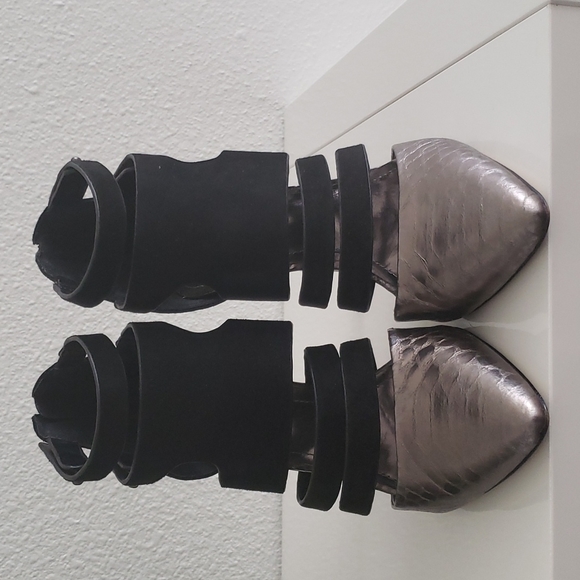 🚨 Flash Sale 🚨BGBGeneration Black & Silver Heels - Picture 2 of 4